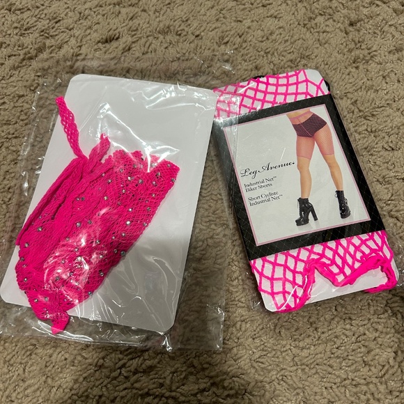 Fishnet set! Gloves and Shorts - Picture 2 of 3